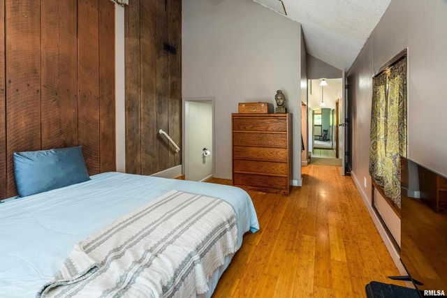 310 CROSS CREEK Drive, Cobden, IL 62920