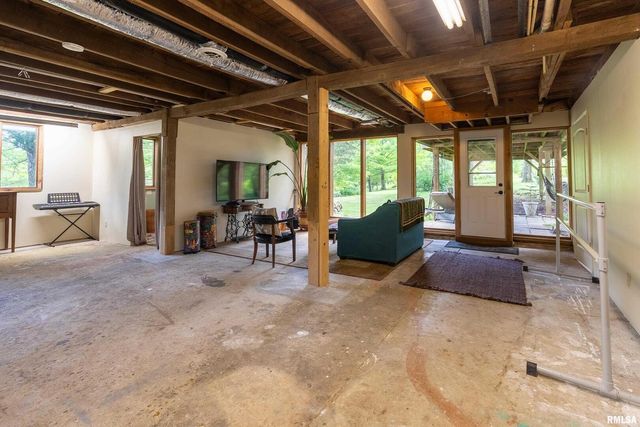 310 CROSS CREEK Drive, Cobden, IL 62920