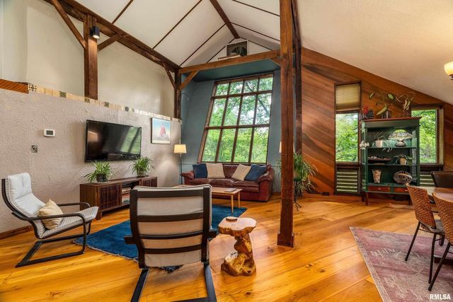 310 CROSS CREEK Drive, Cobden, IL 62920