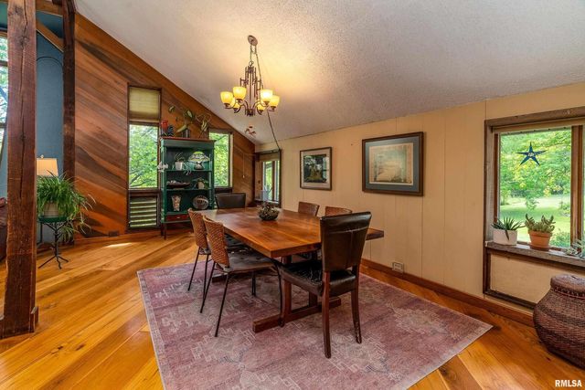 310 CROSS CREEK Drive, Cobden, IL 62920