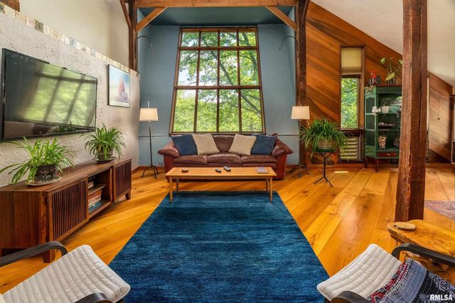 310 CROSS CREEK Drive, Cobden, IL 62920