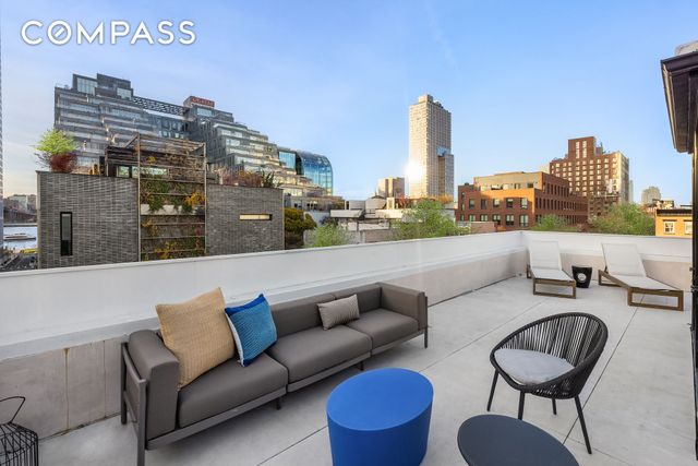 61 S 4th Street, New York City, NY 11249