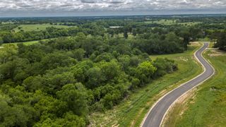 2-32 Windmill Ridge, Brenham, TX 77833