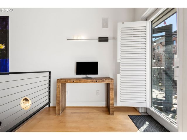 1240 Nw HOYT St 6, Portland, OR 97209