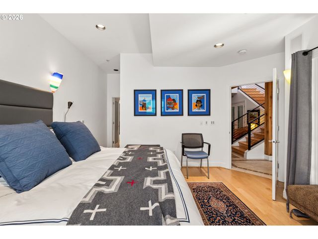 1240 Nw HOYT St 6, Portland, OR 97209