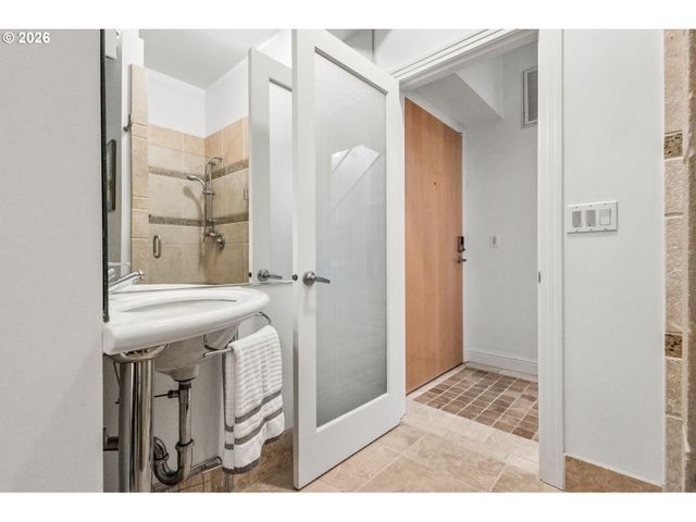 1240 Nw HOYT St 6, Portland, OR 97209