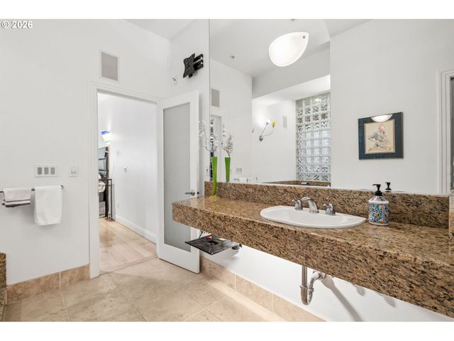 1240 Nw HOYT St 6, Portland, OR 97209