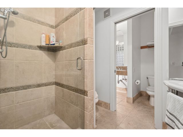 1240 Nw HOYT St 6, Portland, OR 97209