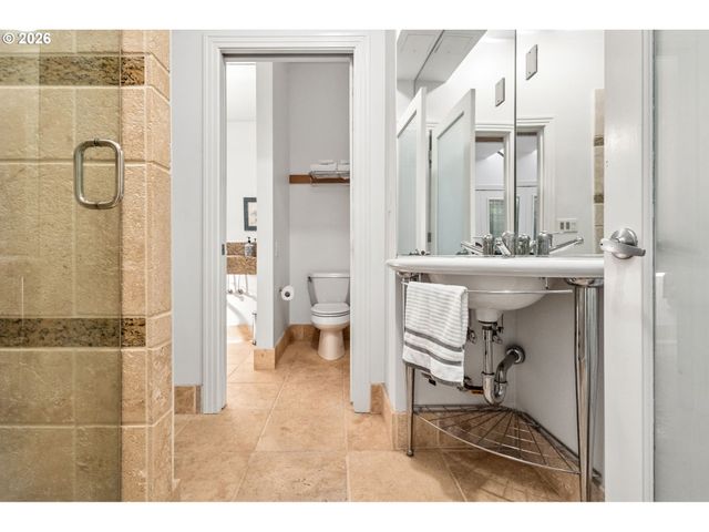 1240 Nw HOYT St 6, Portland, OR 97209