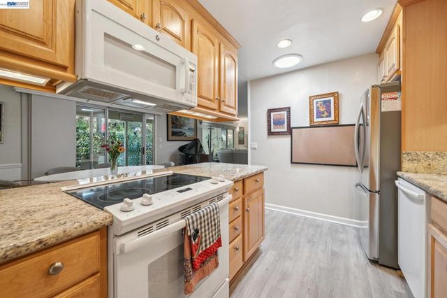 2029 Ptarmigan Dr 2, Walnut Creek, CA 94595