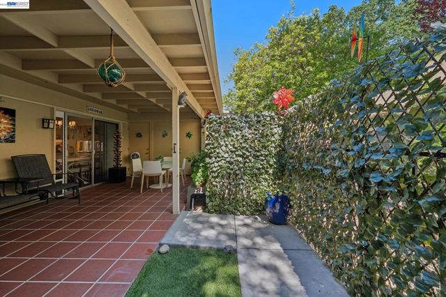 2029 Ptarmigan Dr 2, Walnut Creek, CA 94595