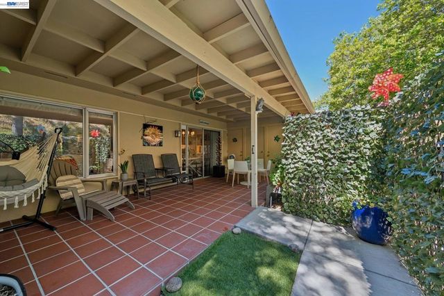 2029 Ptarmigan Dr 2, Walnut Creek, CA 94595