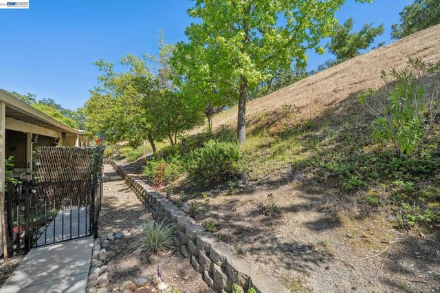 2029 Ptarmigan Dr 2, Walnut Creek, CA 94595