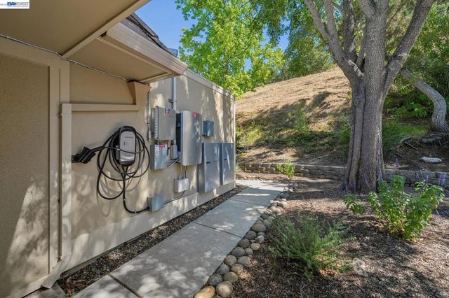 2029 Ptarmigan Dr 2, Walnut Creek, CA 94595