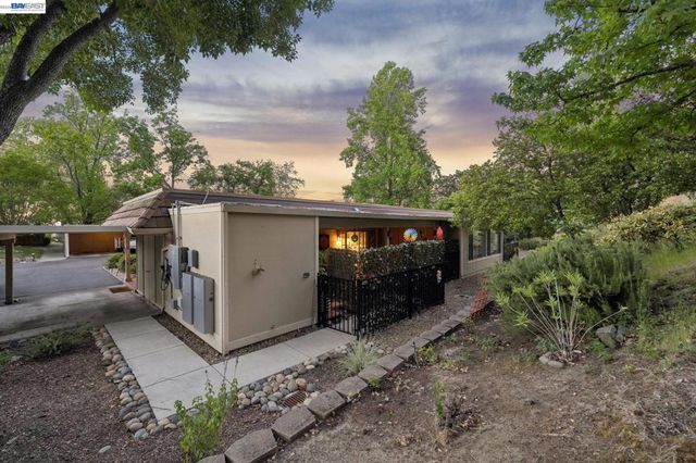 2029 Ptarmigan Dr 2, Walnut Creek, CA 94595