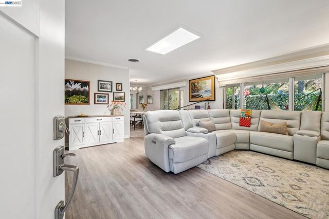 2029 Ptarmigan Dr 2, Walnut Creek, CA 94595