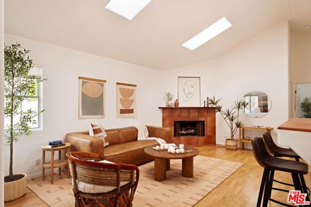 2134 Oak Street D, Santa Monica, CA 90405