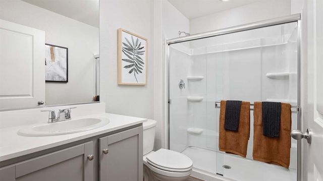 602 Amber Dr, Waterford, CA 95386