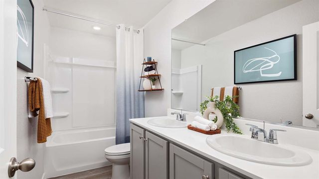 602 Amber Dr, Waterford, CA 95386