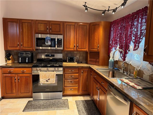 8 Weaver Creek Road, Erwin, NY 14870