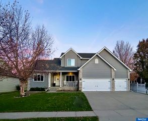 7520 S 41st Street, Lincoln, NE 68516