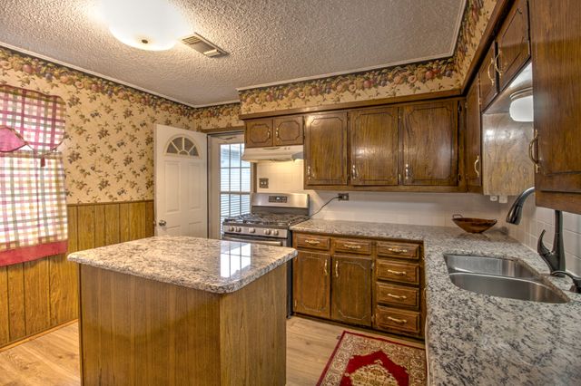 511 Old Center Church Road, Whitesboro, TX 76273
