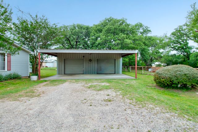 511 Old Center Church Road, Whitesboro, TX 76273