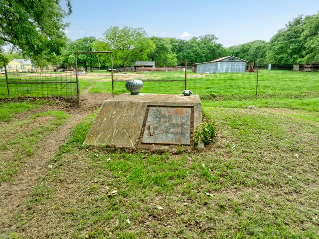 511 Old Center Church Road, Whitesboro, TX 76273