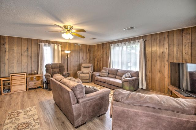 511 Old Center Church Road, Whitesboro, TX 76273