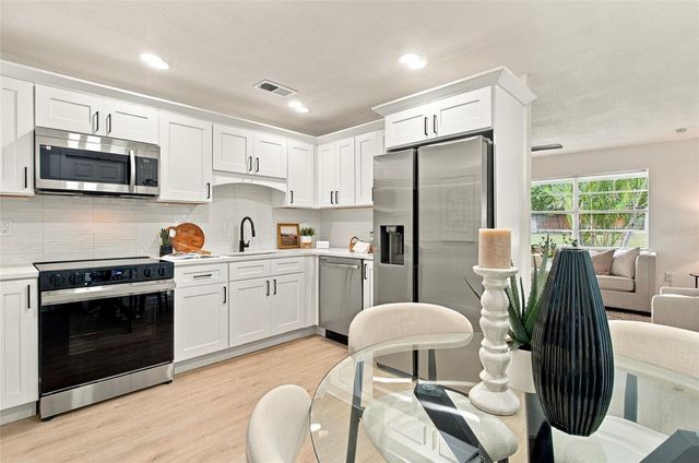 5207 56TH AVENUE N, St Petersburg, FL 33709
