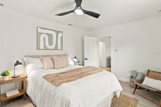 5207 56TH AVENUE N, St Petersburg, FL 33709