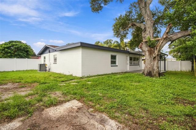 5207 56TH AVENUE N, St Petersburg, FL 33709