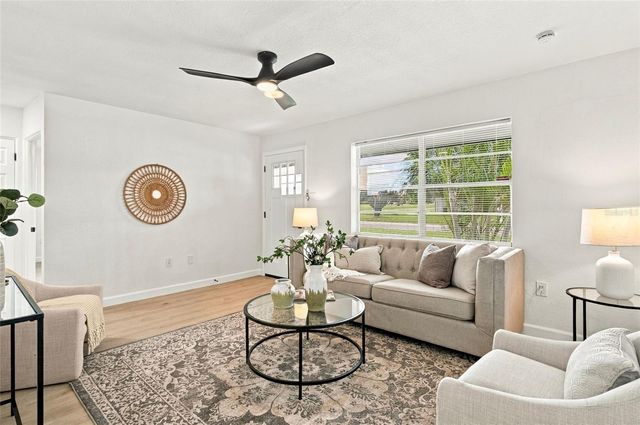5207 56TH AVENUE N, St Petersburg, FL 33709