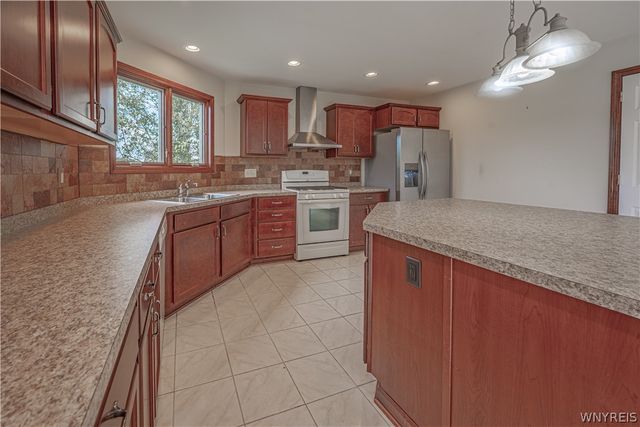 3870 Ontario Drive, Wheatfield, NY 14120