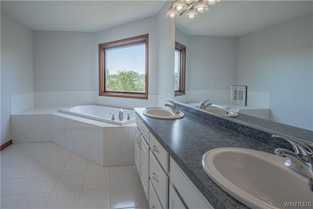 3870 Ontario Drive, Wheatfield, NY 14120