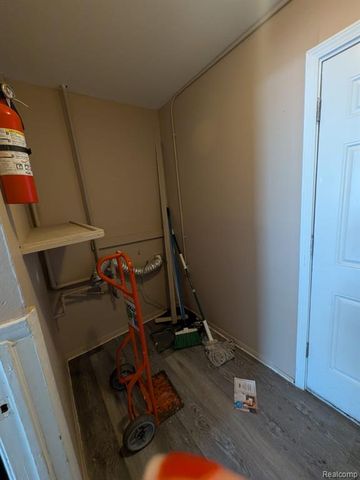 34909 John Street, Wayne, MI 48184