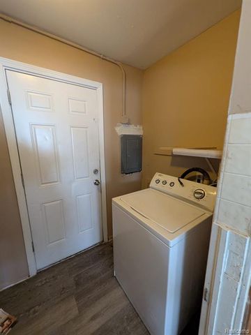 34909 John Street, Wayne, MI 48184