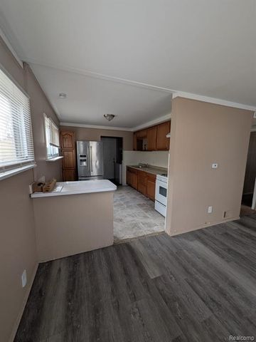 34909 John Street, Wayne, MI 48184