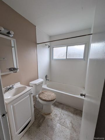 34909 John Street, Wayne, MI 48184