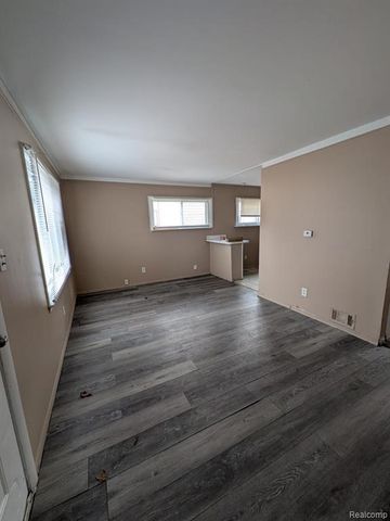 34909 John Street, Wayne, MI 48184