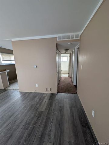 34909 John Street, Wayne, MI 48184