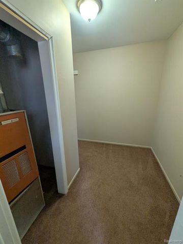 34909 John Street, Wayne, MI 48184