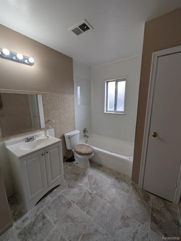 34909 John Street, Wayne, MI 48184