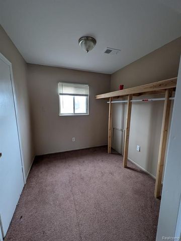 34909 John Street, Wayne, MI 48184