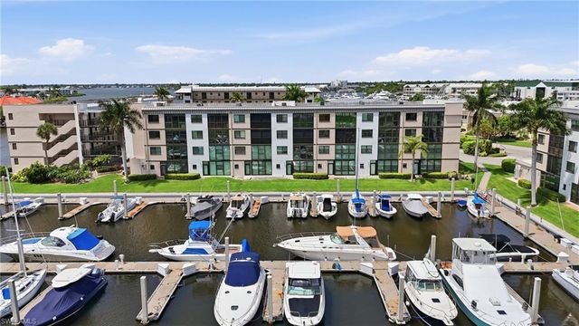 803 River Point DR 107B, Naples, FL 34102