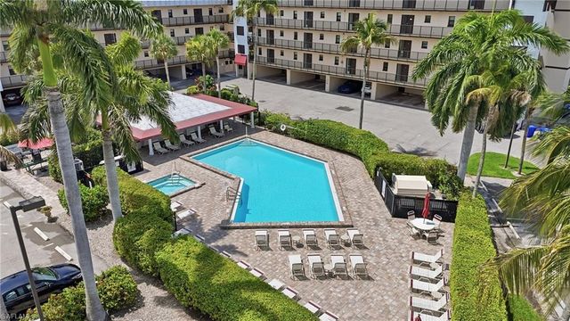 803 River Point DR 107B, Naples, FL 34102
