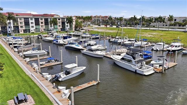 803 River Point DR 107B, Naples, FL 34102