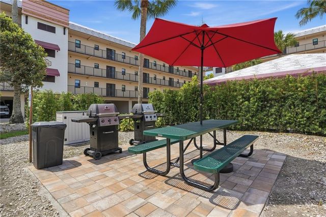 803 River Point DR 107B, Naples, FL 34102