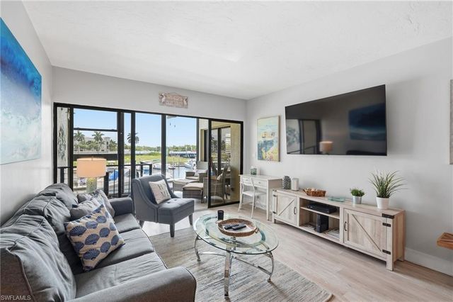 803 River Point DR 107B, Naples, FL 34102