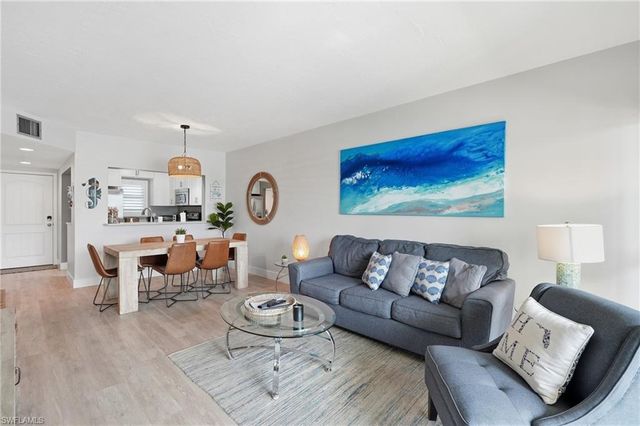 803 River Point DR 107B, Naples, FL 34102
